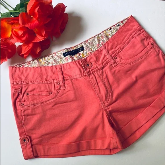 YMI NWOT Coral Pink Hot Shorts Size 5 Juniors - Picture 1 of 6